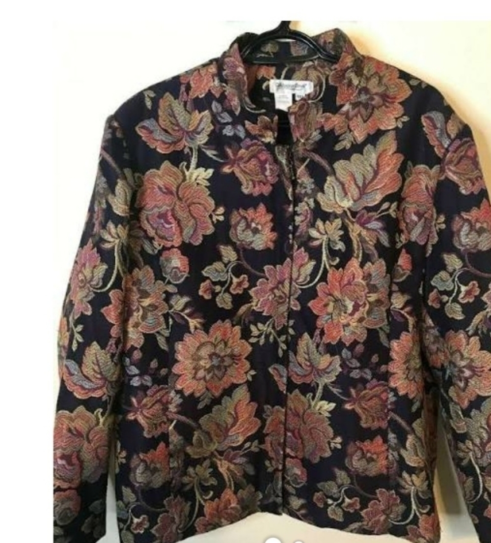 🌿 NWOT FLORAL ZIP UP JACKET